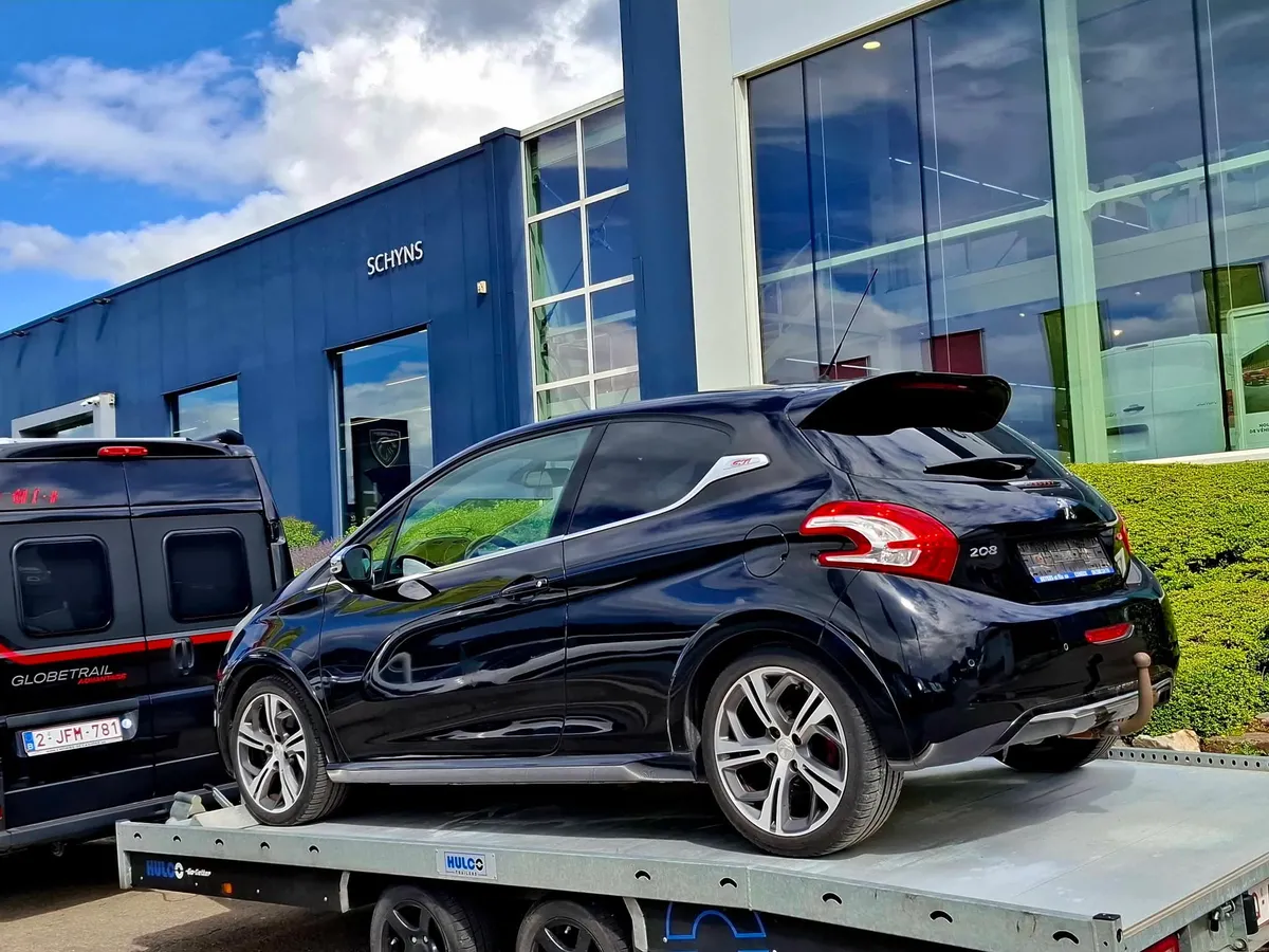 PEUGEOT 208 GTI - photo 1