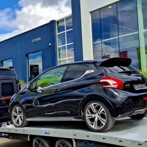 PEUGEOT 208 GTI - thumb 1